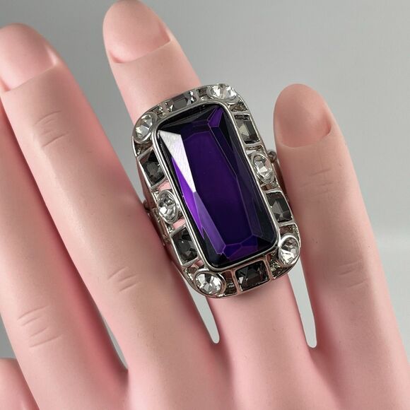 Silver Tone Stretch Band Ring Purple Radiant Cut Glass Cocktail Halo Statement - Picture 2 of 6